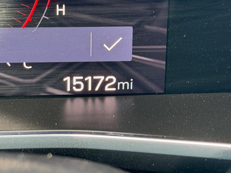 GMC Canyon Vehicle Full-screen Gallery Image 20