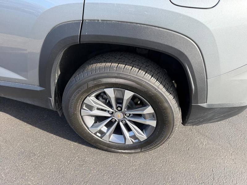 Chevrolet Equinox Vehicle Full-screen Gallery Image 09