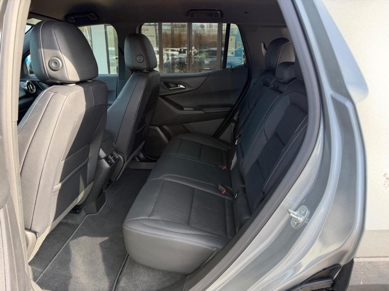 Chevrolet Equinox Vehicle Full-screen Gallery Image 10