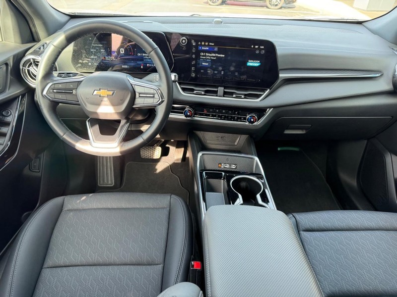 Chevrolet Equinox Vehicle Full-screen Gallery Image 11