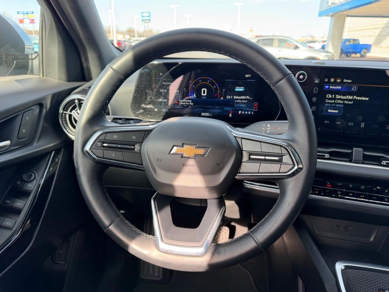 Chevrolet Equinox Vehicle Full-screen Gallery Image 12