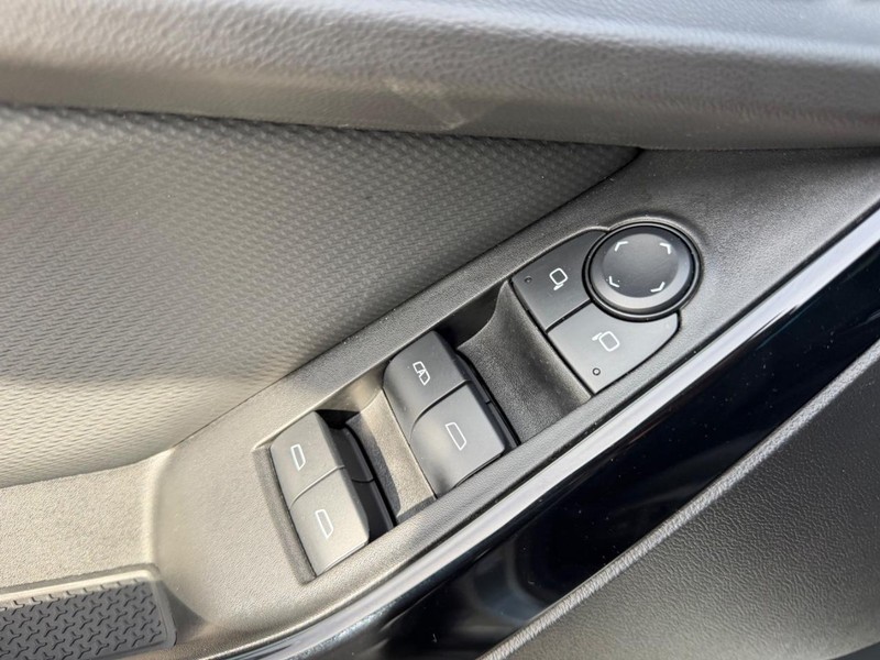 Chevrolet Equinox Vehicle Full-screen Gallery Image 19