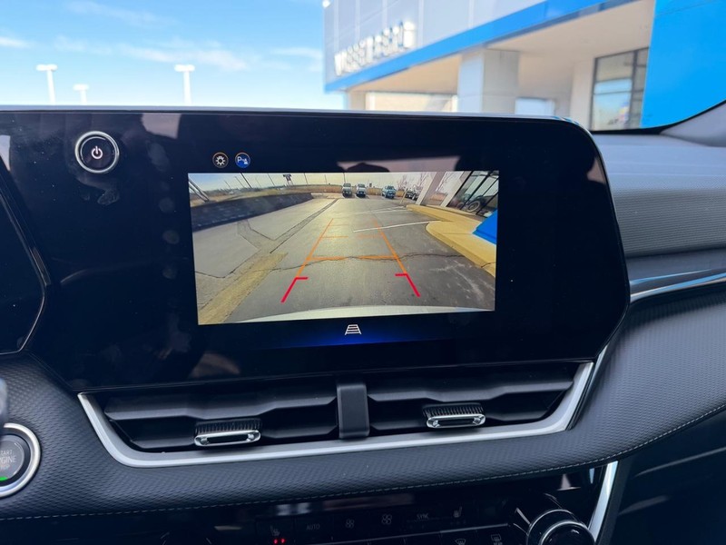 Chevrolet Equinox Vehicle Full-screen Gallery Image 22