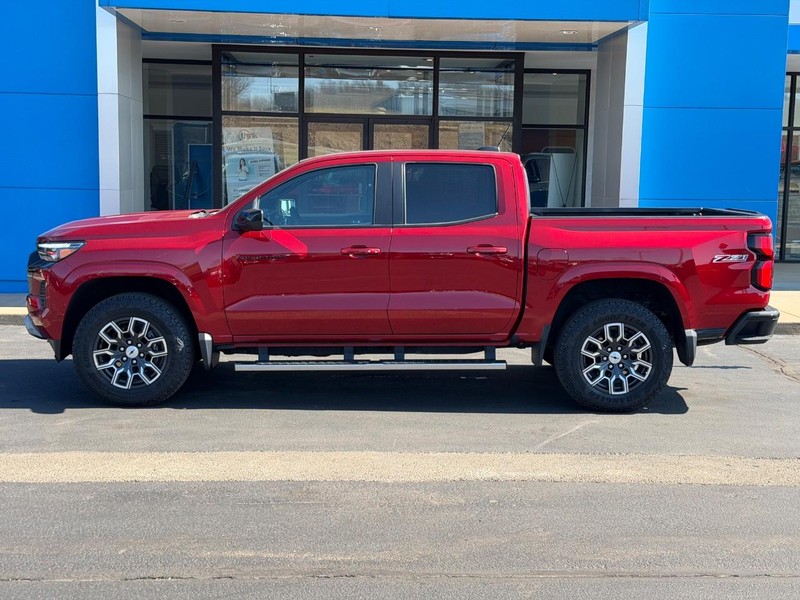 Chevrolet Colorado Vehicle Full-screen Gallery Image 01