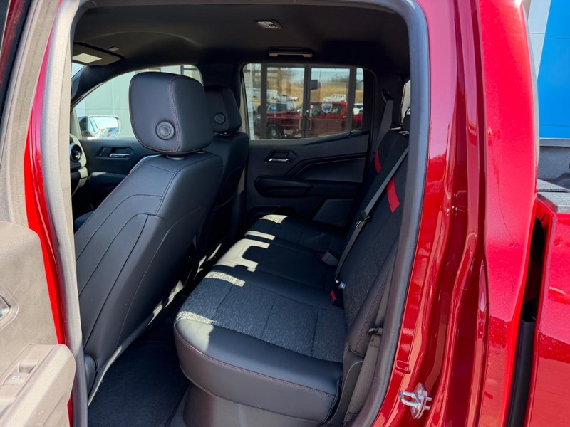 Chevrolet Colorado Vehicle Full-screen Gallery Image 09