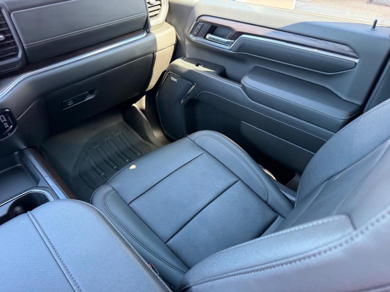 GMC Sierra 2500HD Vehicle Full-screen Gallery Image 16