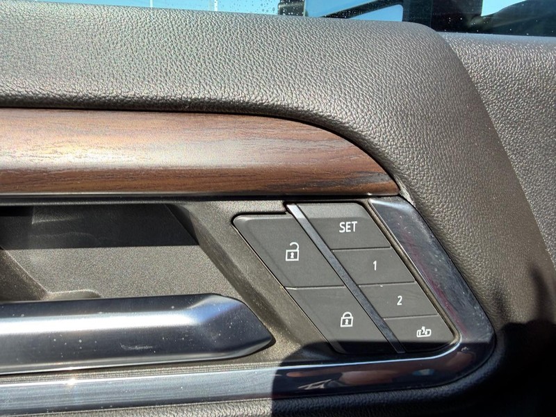 GMC Sierra 2500HD Vehicle Full-screen Gallery Image 18