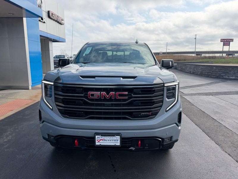 GMC Sierra 1500 Vehicle Full-screen Gallery Image 03
