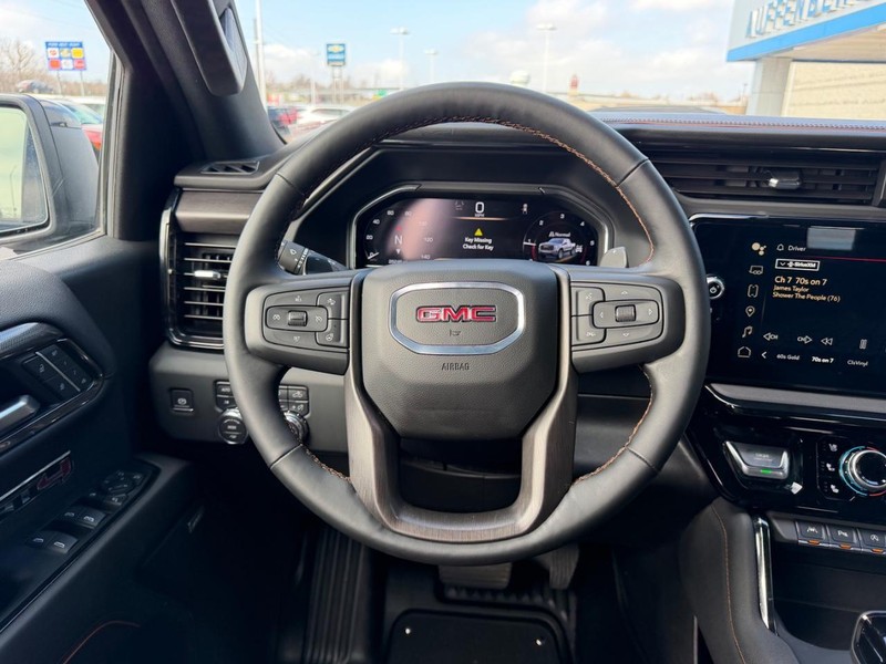 GMC Sierra 1500 Vehicle Full-screen Gallery Image 11
