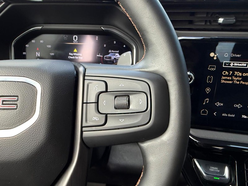 GMC Sierra 1500 Vehicle Full-screen Gallery Image 13