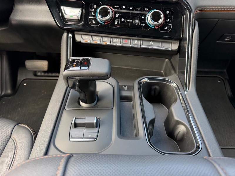 GMC Sierra 1500 Vehicle Full-screen Gallery Image 16