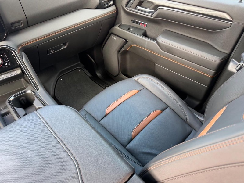 GMC Sierra 1500 Vehicle Full-screen Gallery Image 17