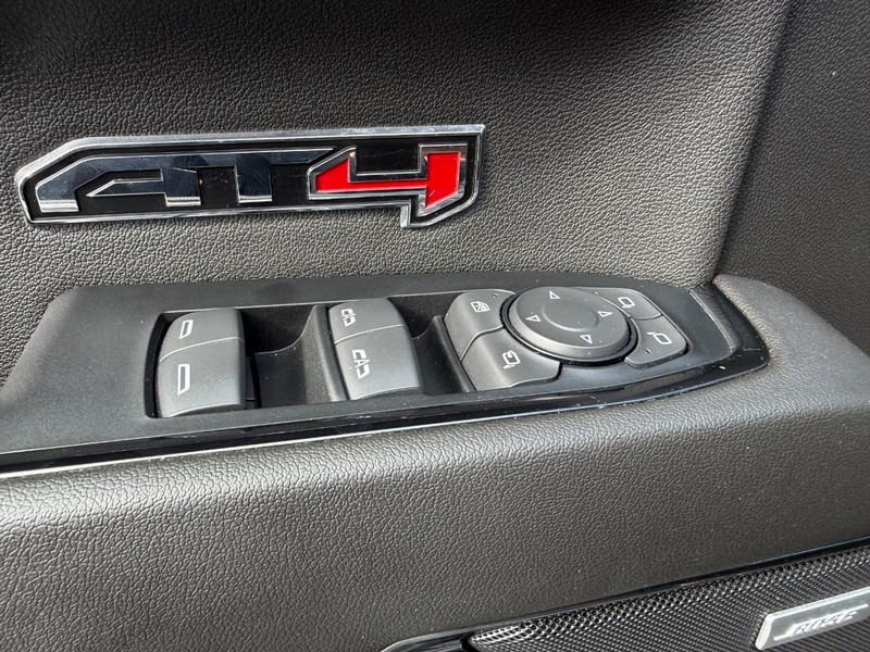 GMC Sierra 1500 Vehicle Full-screen Gallery Image 18