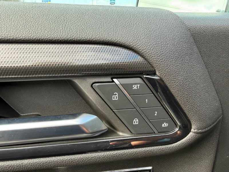 GMC Sierra 1500 Vehicle Full-screen Gallery Image 19