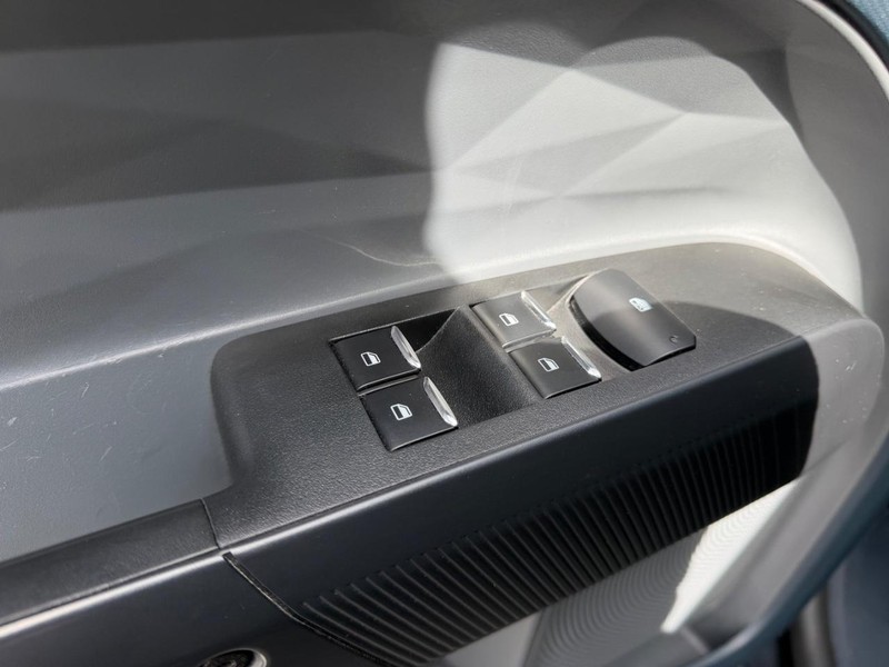 Ford Maverick Vehicle Full-screen Gallery Image 18