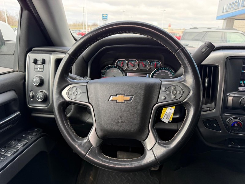 Chevrolet Silverado 1500 Vehicle Full-screen Gallery Image 11