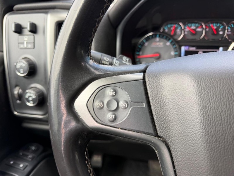 Chevrolet Silverado 1500 Vehicle Full-screen Gallery Image 12