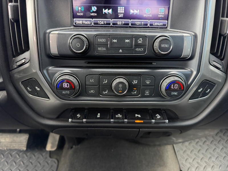 Chevrolet Silverado 1500 Vehicle Full-screen Gallery Image 15