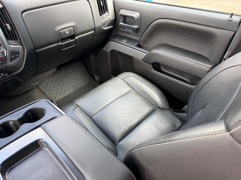 Chevrolet Silverado 1500 Vehicle Full-screen Gallery Image 16