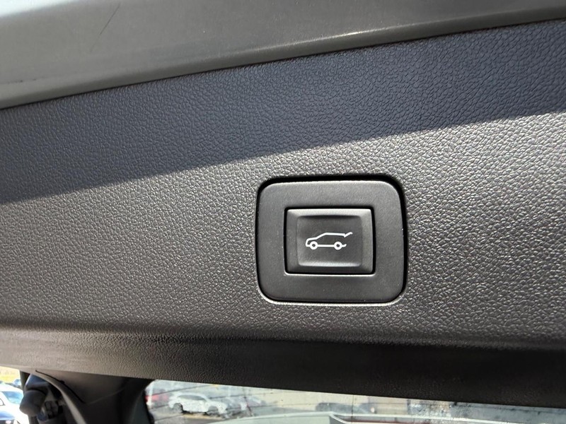 Buick Encore GX Vehicle Full-screen Gallery Image 08