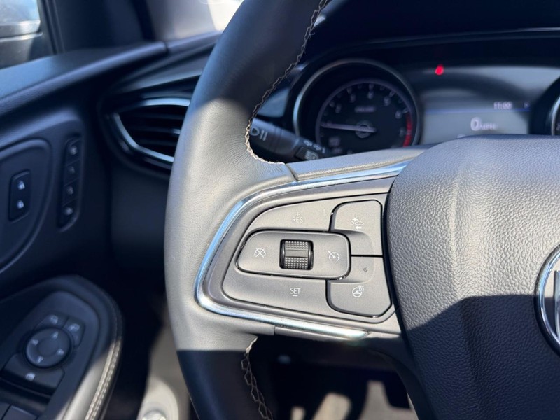 Buick Encore GX Vehicle Full-screen Gallery Image 14