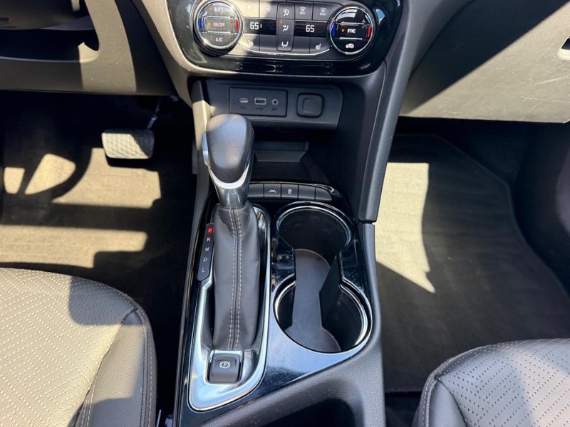Buick Encore GX Vehicle Full-screen Gallery Image 18
