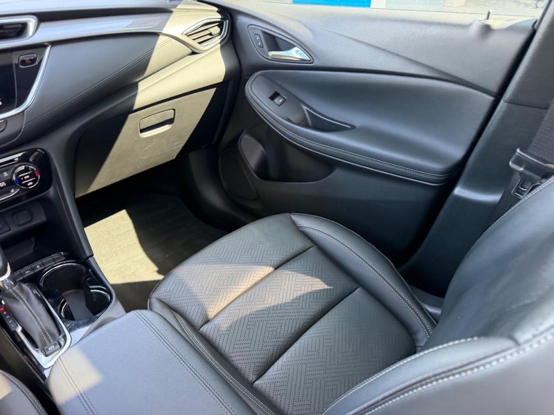 Buick Encore GX Vehicle Full-screen Gallery Image 19