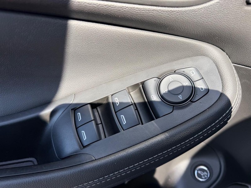 Buick Encore GX Vehicle Full-screen Gallery Image 20