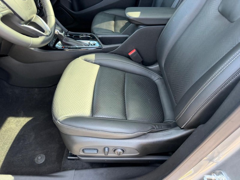 Buick Encore GX Vehicle Full-screen Gallery Image 22