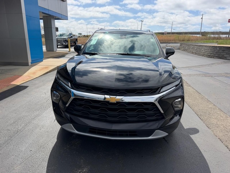 Chevrolet Blazer Vehicle Full-screen Gallery Image 03