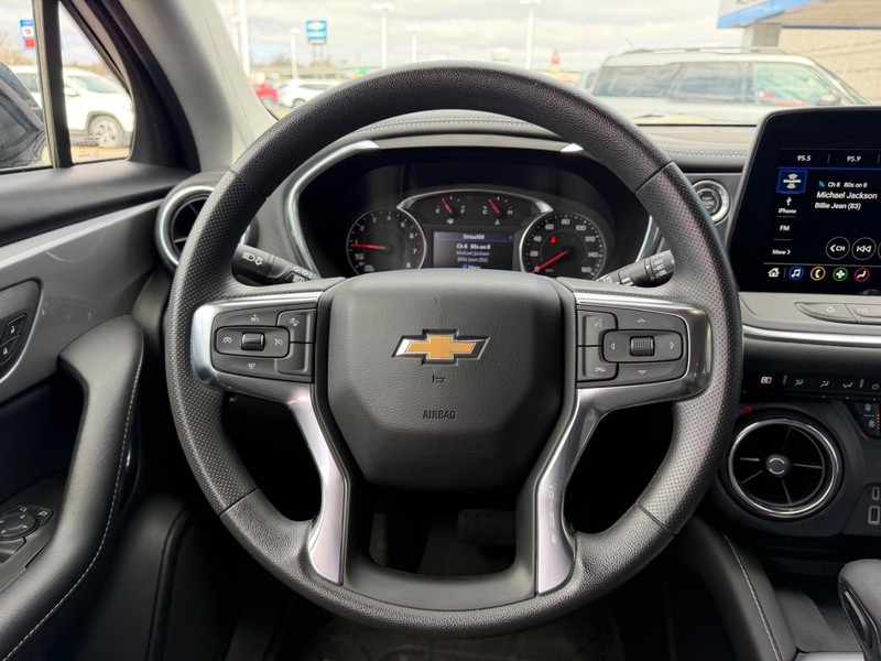 Chevrolet Blazer Vehicle Full-screen Gallery Image 12