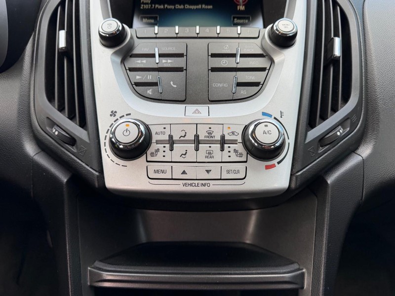 Chevrolet Equinox Vehicle Full-screen Gallery Image 15