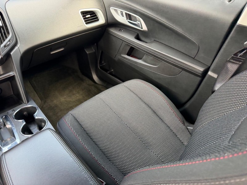 Chevrolet Equinox Vehicle Full-screen Gallery Image 17