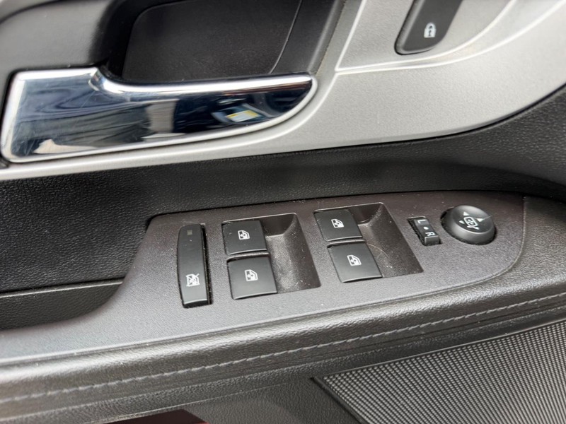 Chevrolet Equinox Vehicle Full-screen Gallery Image 18