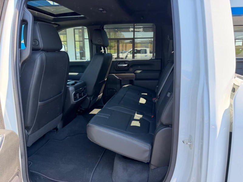 Chevrolet Silverado 2500HD Vehicle Full-screen Gallery Image 09
