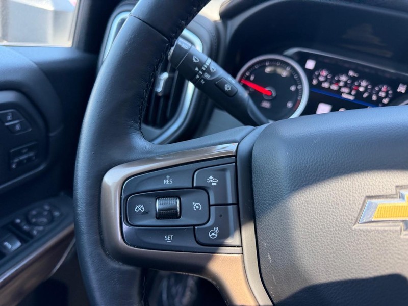 Chevrolet Silverado 2500HD Vehicle Full-screen Gallery Image 13