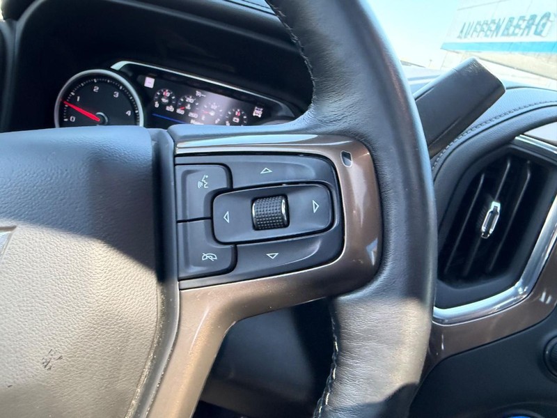 Chevrolet Silverado 2500HD Vehicle Full-screen Gallery Image 14