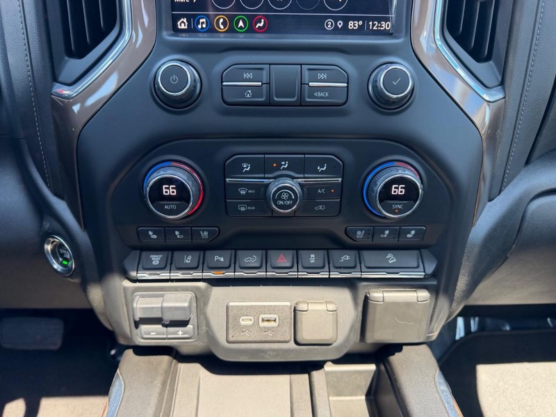 Chevrolet Silverado 2500HD Vehicle Full-screen Gallery Image 16