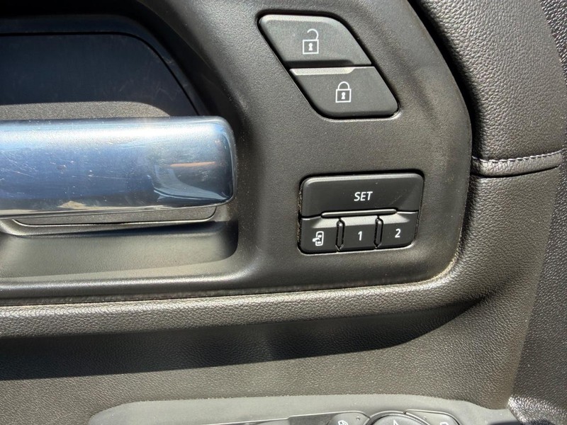 Chevrolet Silverado 2500HD Vehicle Full-screen Gallery Image 19