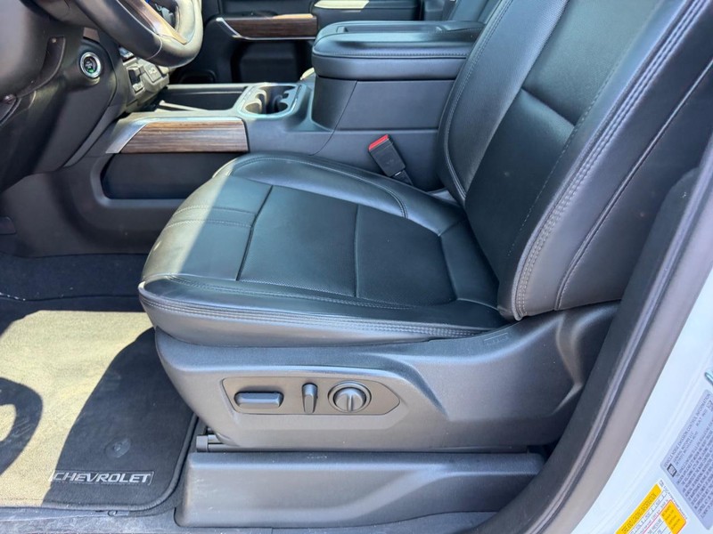 Chevrolet Silverado 2500HD Vehicle Full-screen Gallery Image 20