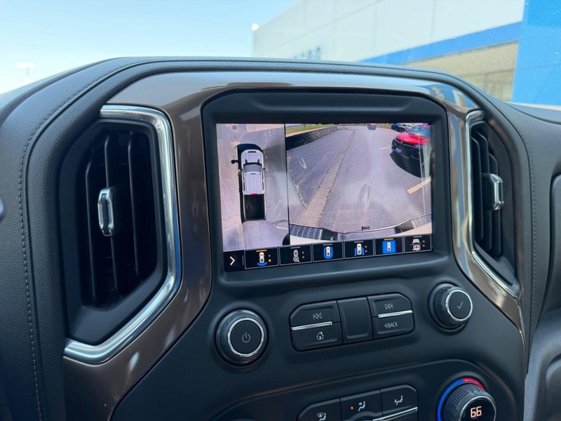 Chevrolet Silverado 2500HD Vehicle Full-screen Gallery Image 22