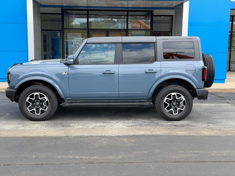 Ford Bronco Vehicle Full-screen Gallery Image 01