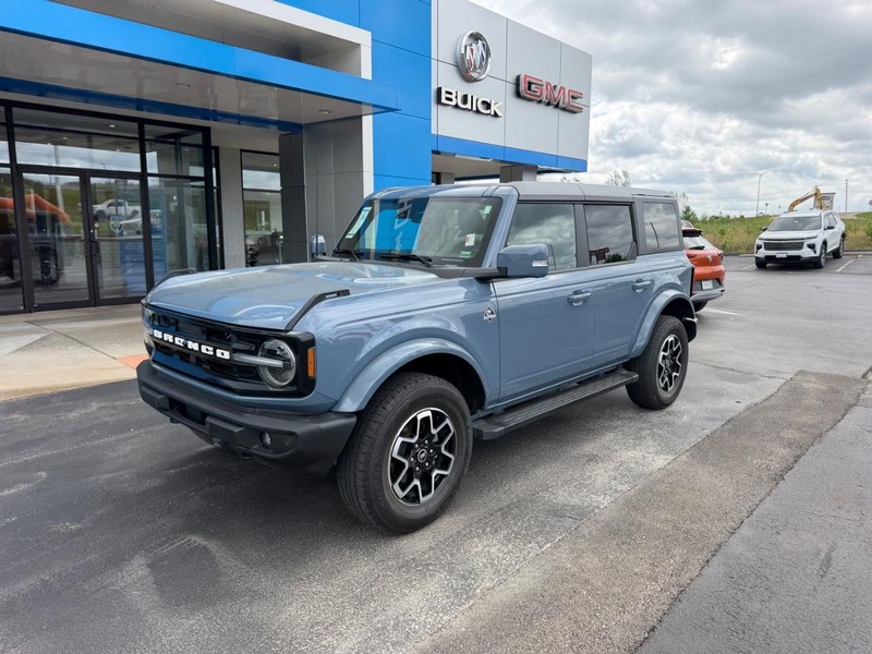 Ford Bronco Vehicle Full-screen Gallery Image 02