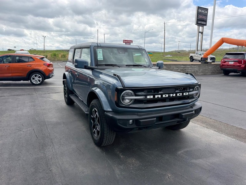 Ford Bronco Vehicle Full-screen Gallery Image 04