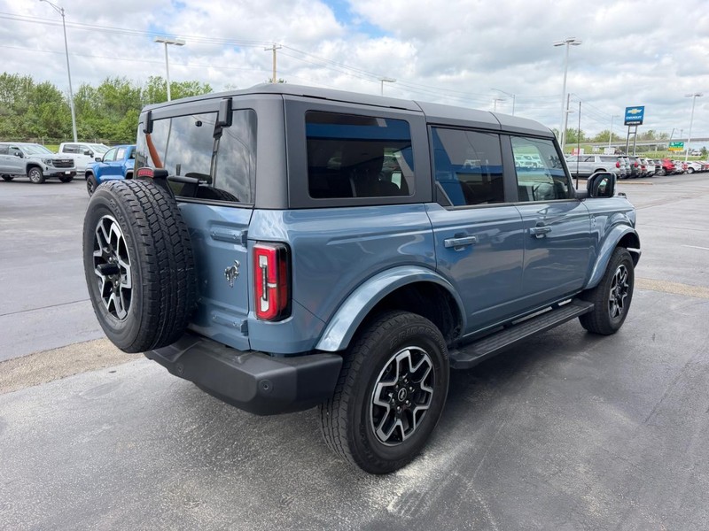 Ford Bronco Vehicle Full-screen Gallery Image 05