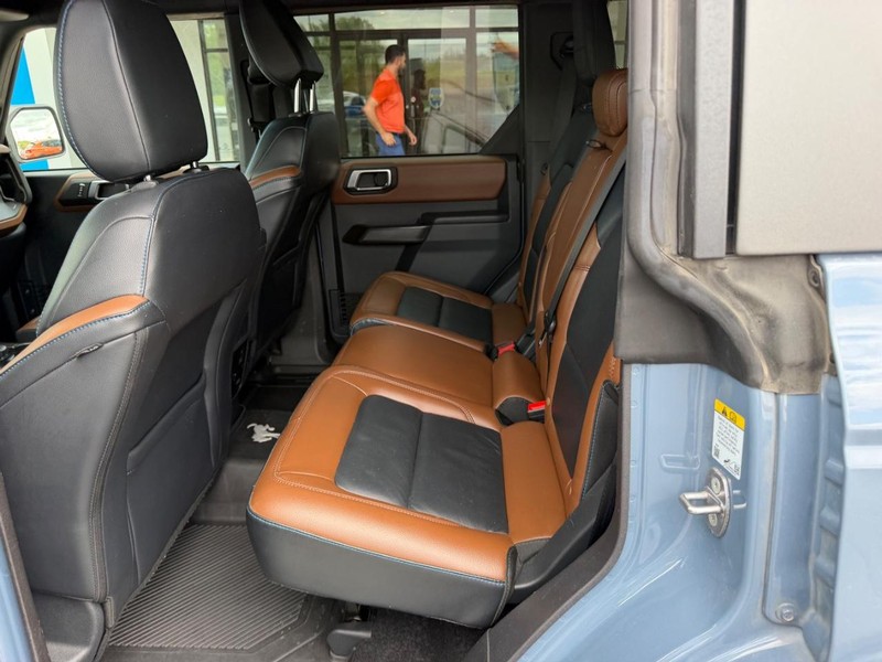 Ford Bronco Vehicle Full-screen Gallery Image 09