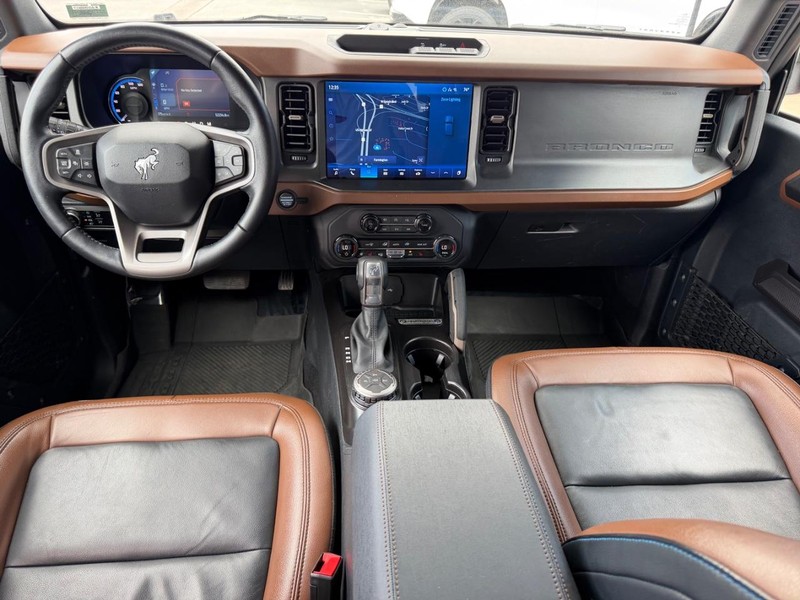 Ford Bronco Vehicle Full-screen Gallery Image 10