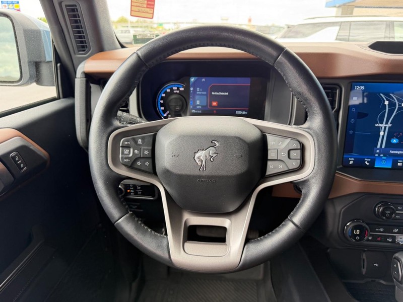 Ford Bronco Vehicle Full-screen Gallery Image 11