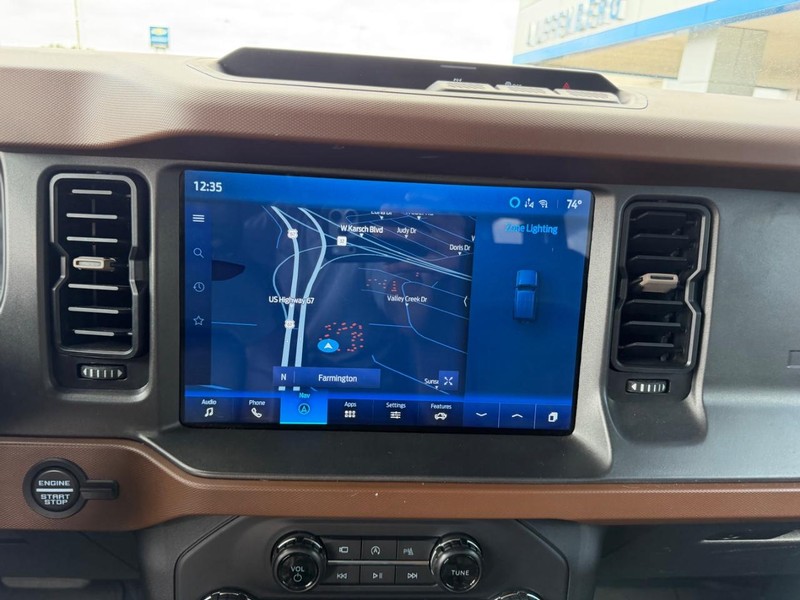 Ford Bronco Vehicle Full-screen Gallery Image 14