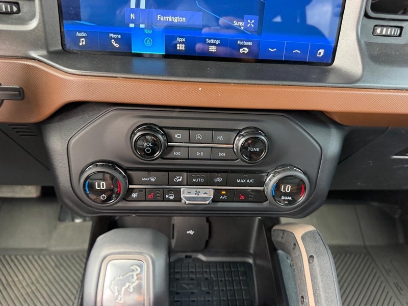 Ford Bronco Vehicle Full-screen Gallery Image 15